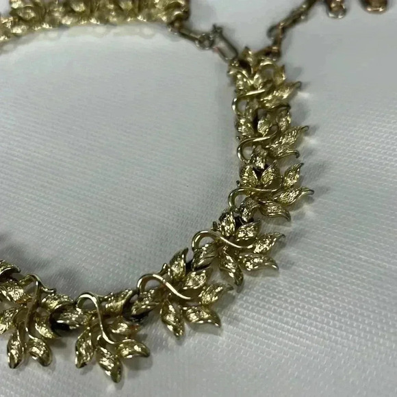 Vintage signed Coro Parure Necklace Bracelet Set rare collectible - Picture 4 of 9